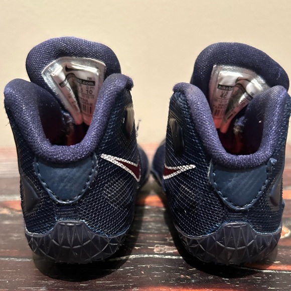Infant toddler size 3.5 Nike Lebron sneakers - Picture 4 of 5